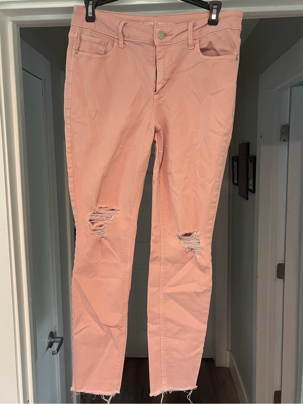 Old Navy Pink Distressed Cropped Skinny Jeans